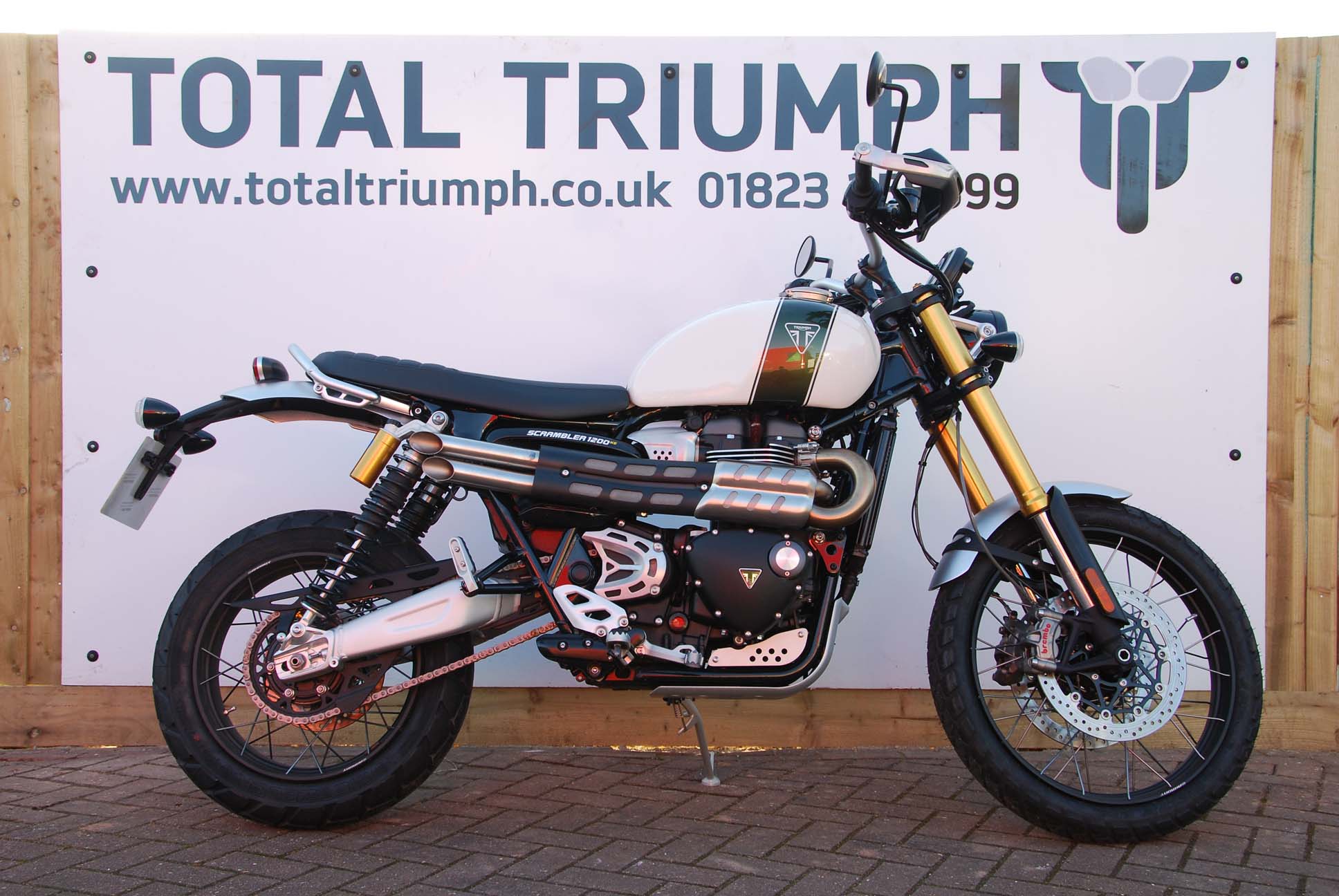 Triumph 1200 store scrambler exhaust